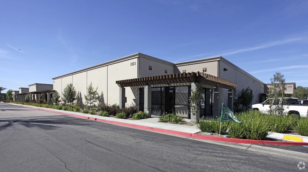 1505-1515 E McFadden Ave, Santa Ana, CA à louer - Photo principale – Image 1 sur 4