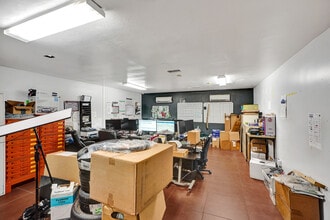 12050 NE 14th Ave, Miami, FL à louer Photo intérieure– Image 2 sur 5