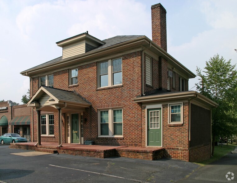 2017 E 7th St, Charlotte, NC à louer - Photo de l’immeuble – Image 2 sur 11