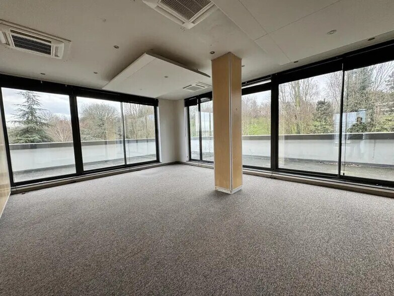 Bureau dans Rosny-sous-Bois à louer - Photo de l’immeuble – Image 2 sur 19