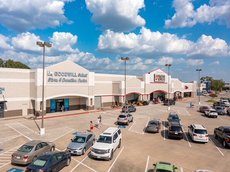 12466 I 45 N, Willis, TX à louer - Photo principale – Image 1 sur 14