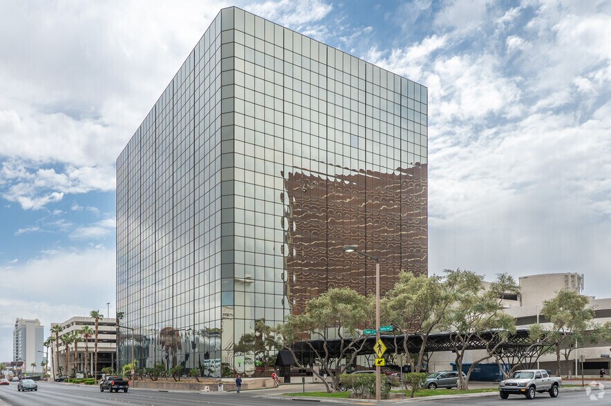101 Convention Center Dr, Las Vegas, NV à louer - Photo de l’immeuble – Image 1 sur 12