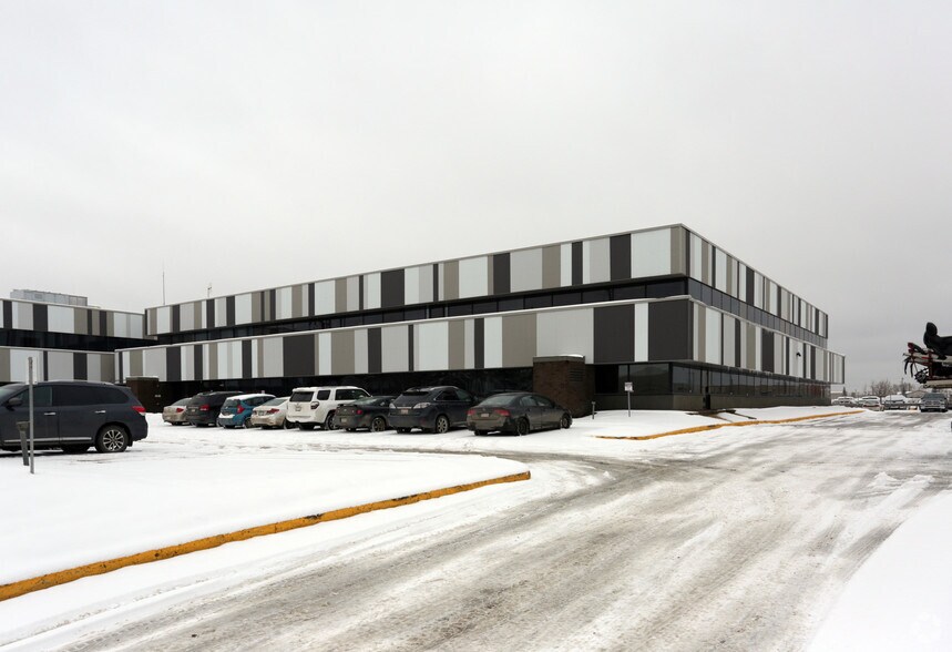 15023 123rd Ave, Edmonton, AB à louer - Photo principale – Image 2 sur 3