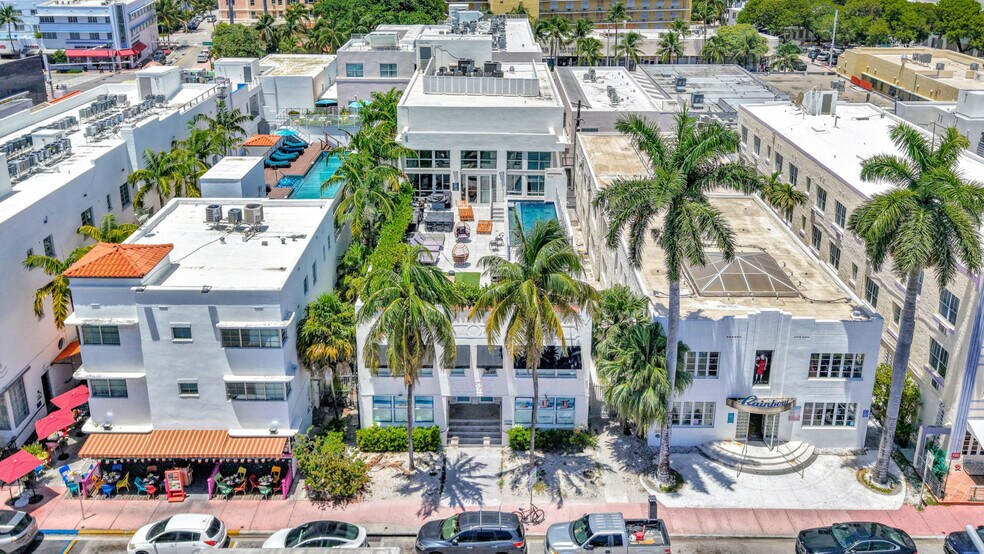 826 Collins Ave, Miami Beach, FL à louer - Photo de l’immeuble – Image 3 sur 5