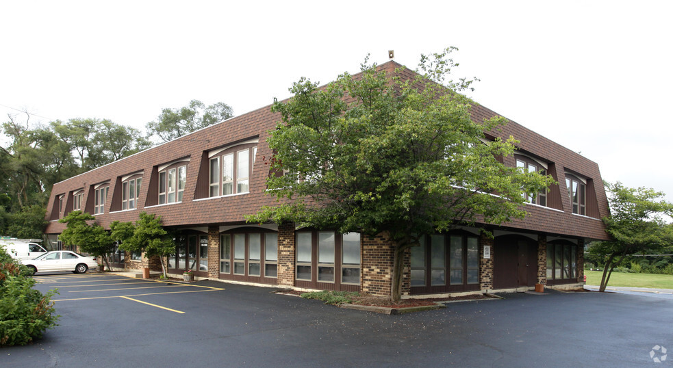 95 W Grand Ave, Lake Villa, IL à louer - Photo principale – Image 1 sur 10