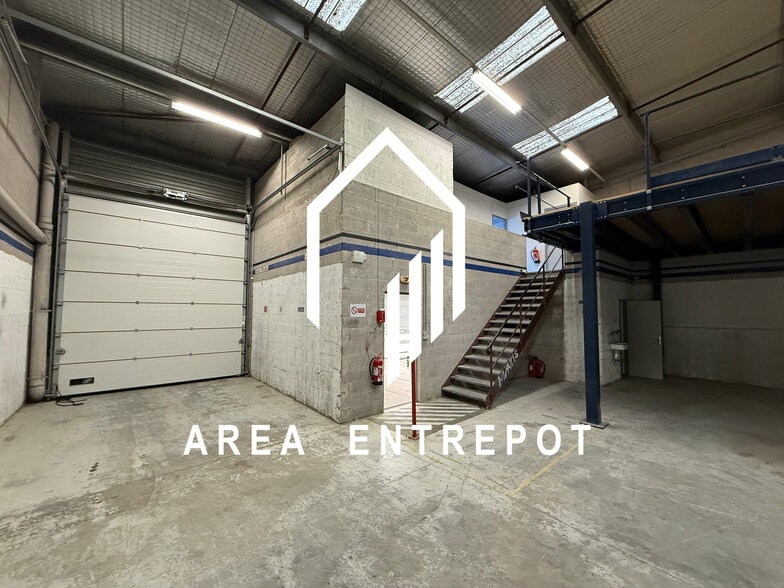 17 Avenue De Londres, Vitrolles à louer - Photo de l’immeuble – Image 2 sur 5