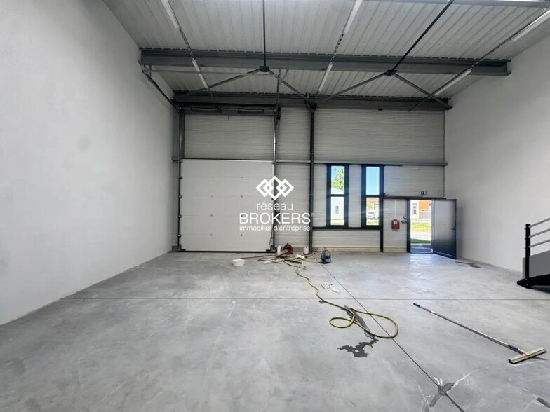 Industriel/Logistique dans Stains à louer - Photo de l’immeuble – Image 2 sur 4