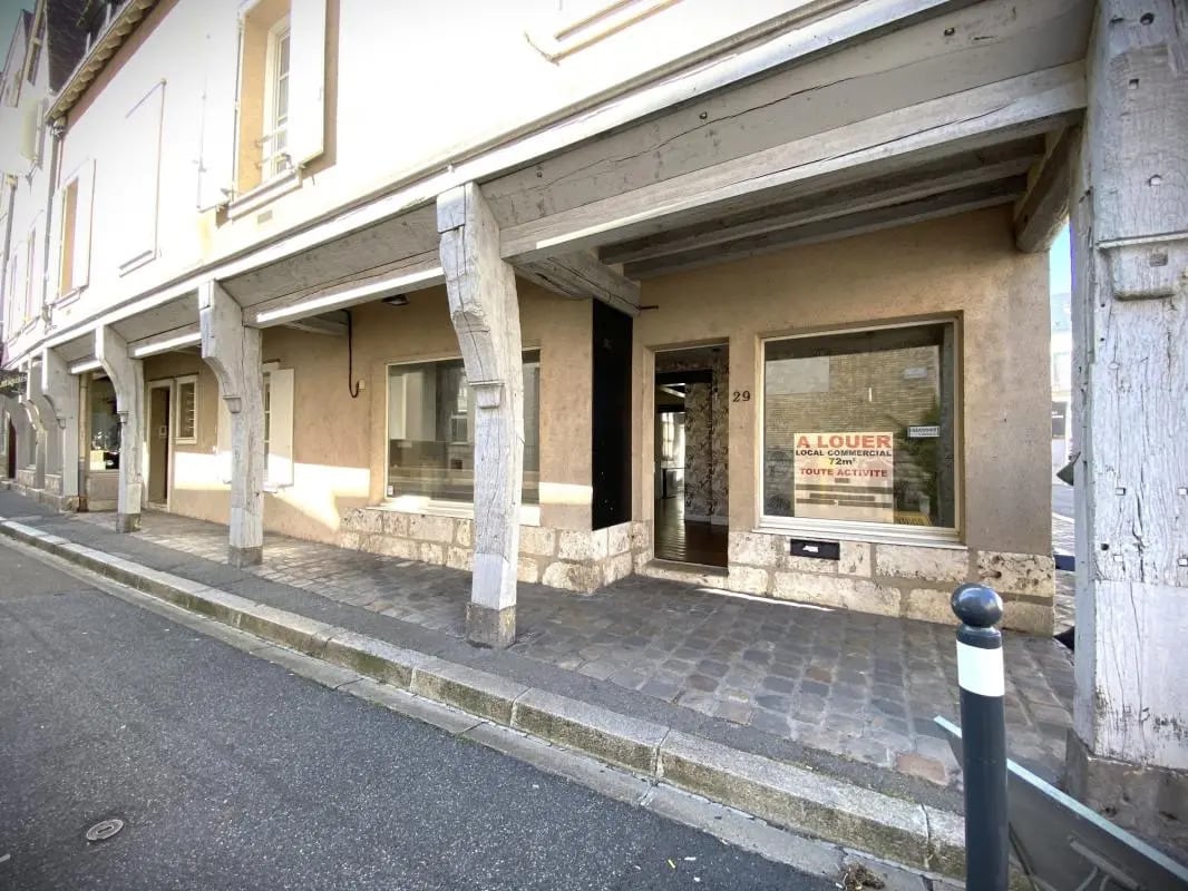 Local commercial dans Chartres à louer Photo de l’immeuble– Image 1 sur 18