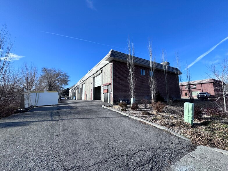8106 S 1460 W, West Jordan, UT à louer - Photo de l’immeuble – Image 2 sur 5
