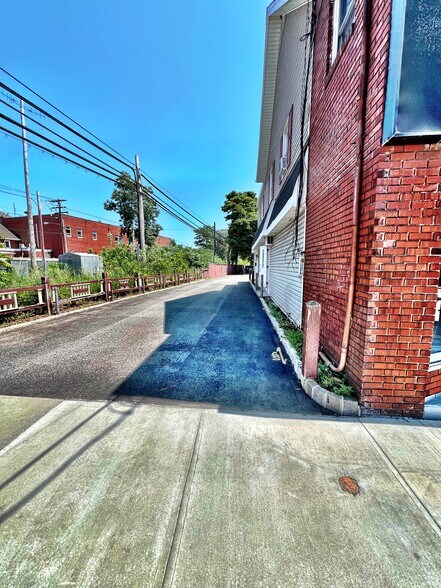 21-23 Indian Head Rd, Kings Park, NY à louer - Photo de l’immeuble – Image 3 sur 10