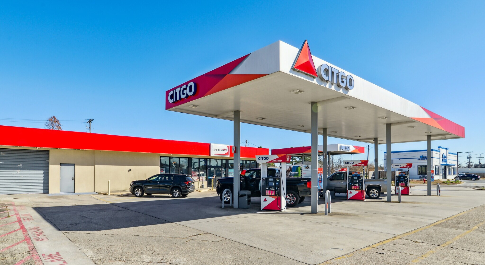 7571 W Judge Perez Dr, Arabi, LA à vendre Photo de l’immeuble– Image 1 sur 9