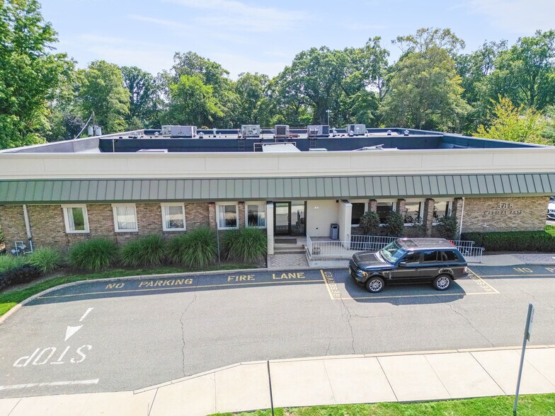 385 S Maple Ave, Glen Rock, NJ à louer - Photo de l’immeuble – Image 2 sur 20