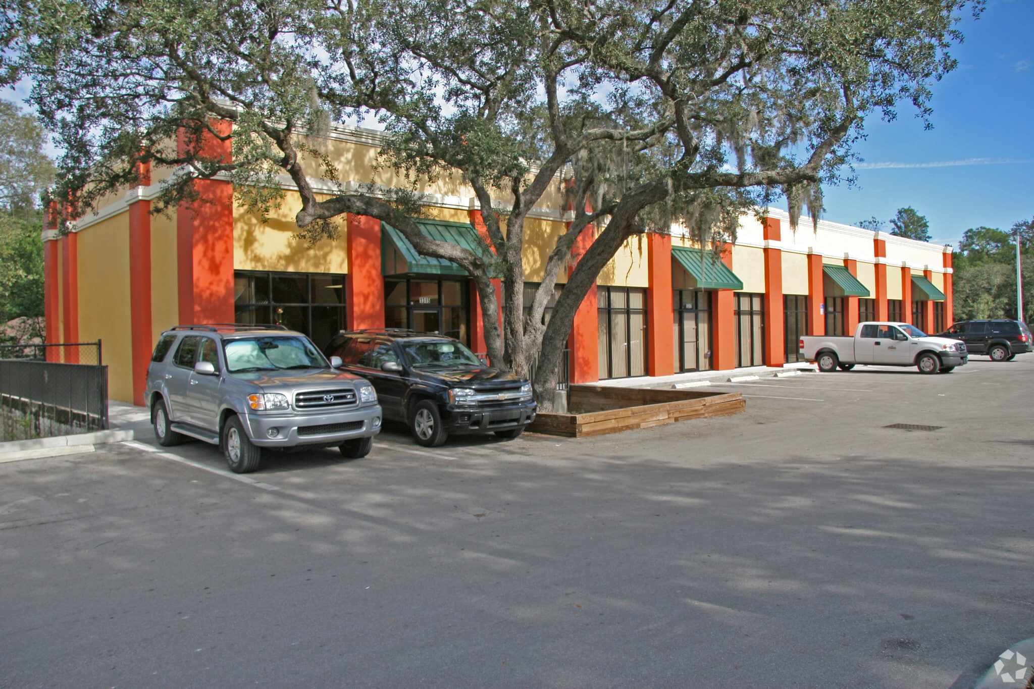 1315-1321 N Kingsway Ave, Tampa, FL à louer Photo principale– Image 1 sur 10
