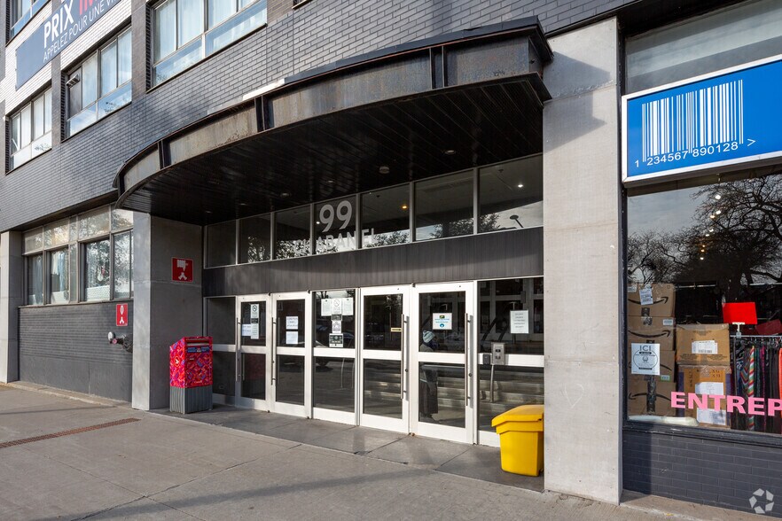 99 Rue Chabanel O, Montréal, QC à louer - Photo de l’immeuble – Image 2 sur 6