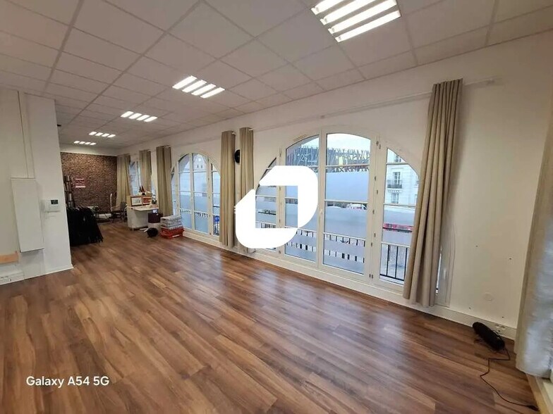 Bureau dans Chaville à louer - Photo de l’immeuble – Image 3 sur 7