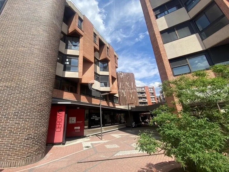 Bureau dans Cergy à vendre - Photo de l’immeuble – Image 3 sur 5
