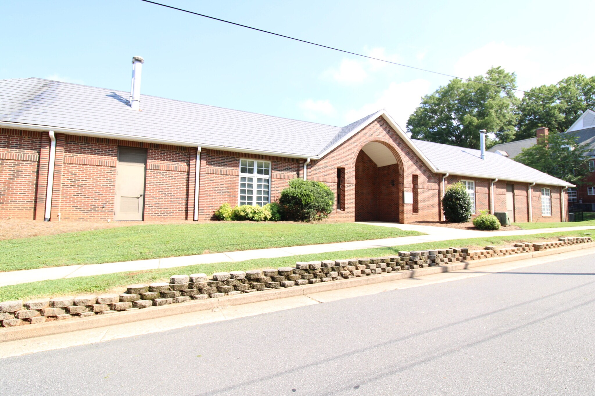 50 Donnie Ave NW, Concord, NC à louer Photo principale– Image 1 sur 17