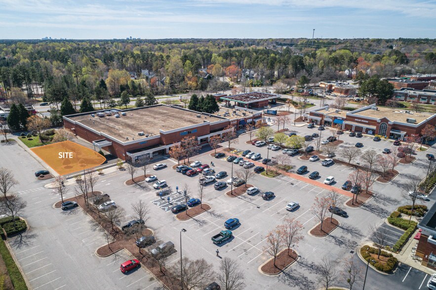 1121 Falls of Neuse Rd, Raleigh, NC à louer - Photo principale – Image 1 sur 2