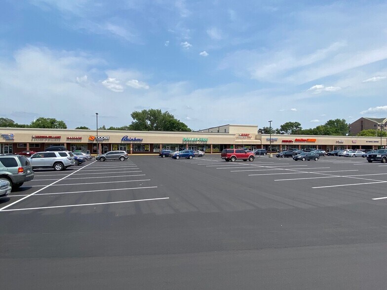 4100-4130 Lakeland Ave N, Robbinsdale, MN à louer - Photo de l’immeuble – Image 2 sur 7