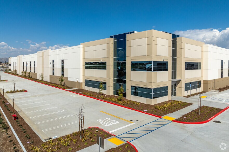 16300 Coyote Bush Rd, Riverside, CA à vendre - Photo de l’immeuble – Image 2 sur 7