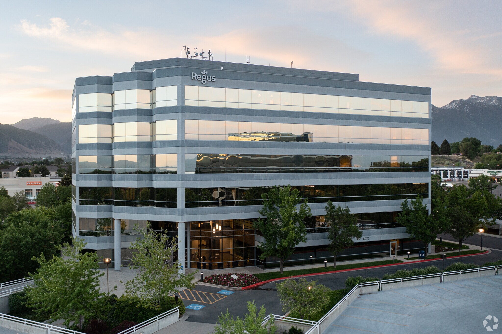 6975 Union Park, Midvale, UT à louer Photo principale– Image 1 sur 5