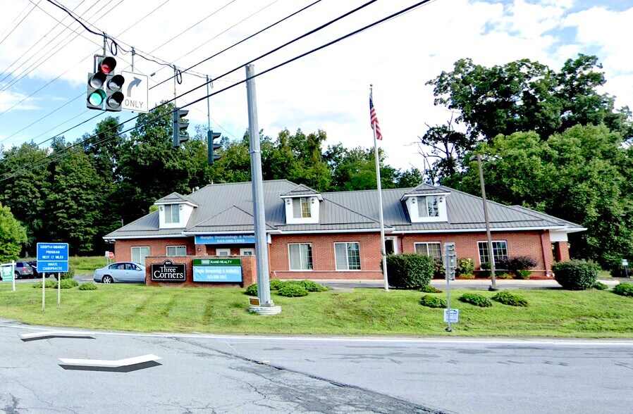 819 Little Britain Rd, New Windsor Township, NY à vendre - Photo de l’immeuble – Image 1 sur 12