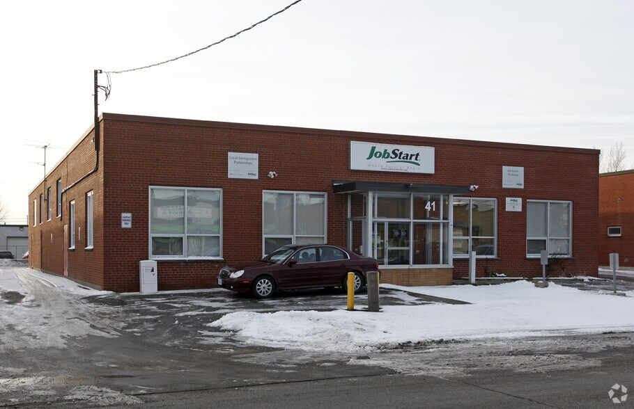 41 Chauncey Ave, Toronto, ON à vendre - Photo principale – Image 2 sur 3