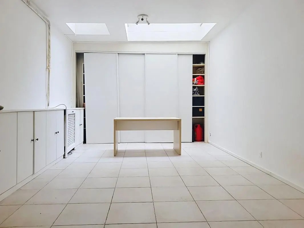 Local commercial dans Paris à vendre Photo de l’immeuble– Image 1 sur 3