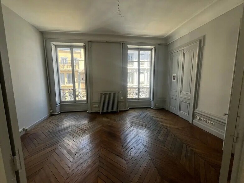 Bureau dans Lyon à vendre - Photo de l’immeuble – Image 3 sur 9
