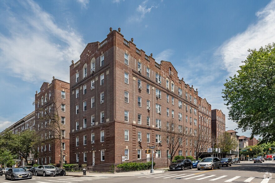 34-57 82nd St, Jackson Heights, NY à vendre - Photo principale – Image 1 sur 5