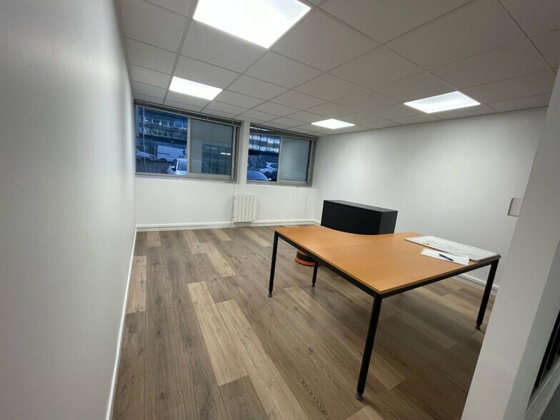 Local d’activités dans Nanterre à louer - Photo intérieure – Image 3 sur 14