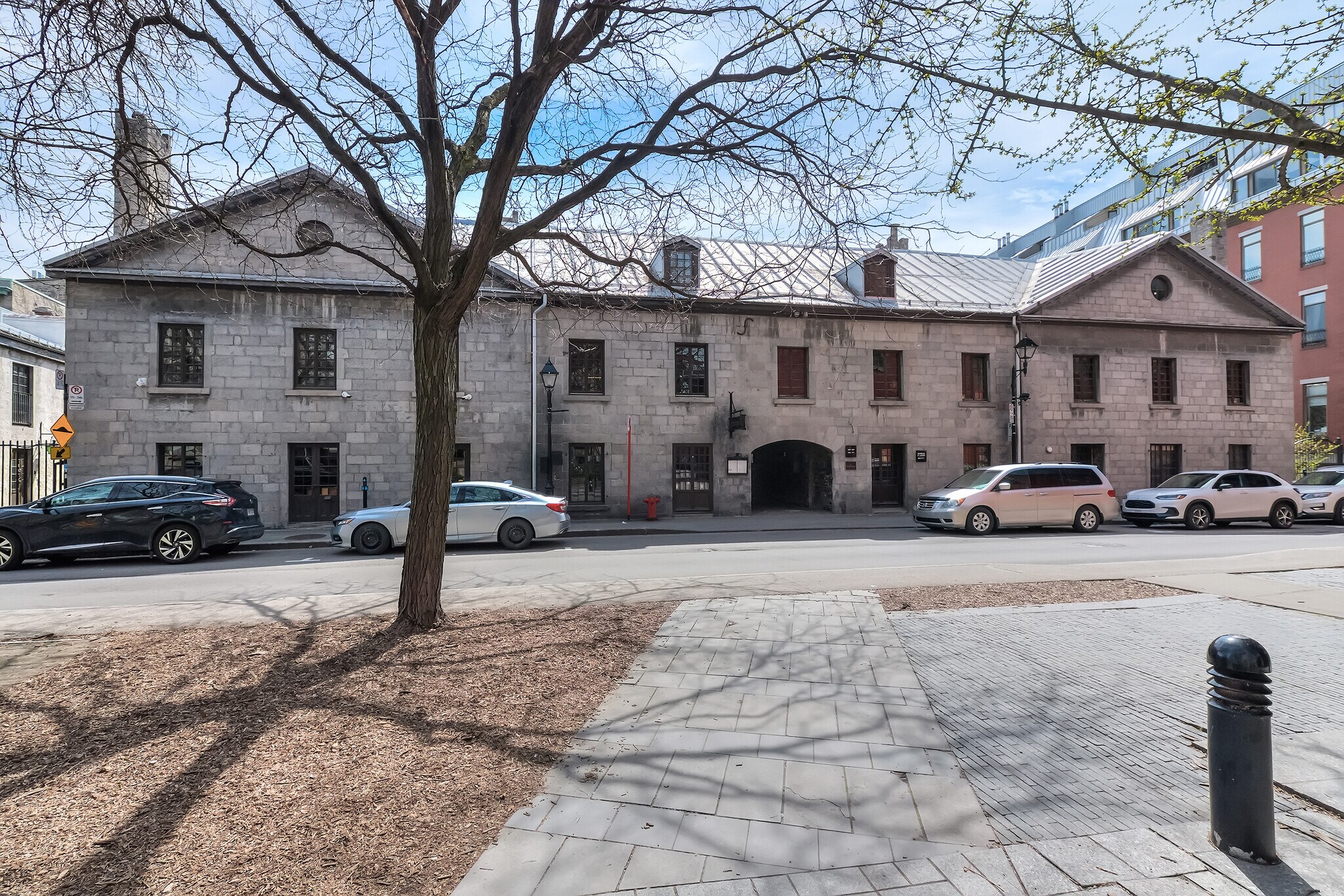 306 Pl D'Youville #A10, Montréal, QC à vendre Photo de l’immeuble– Image 1 sur 1