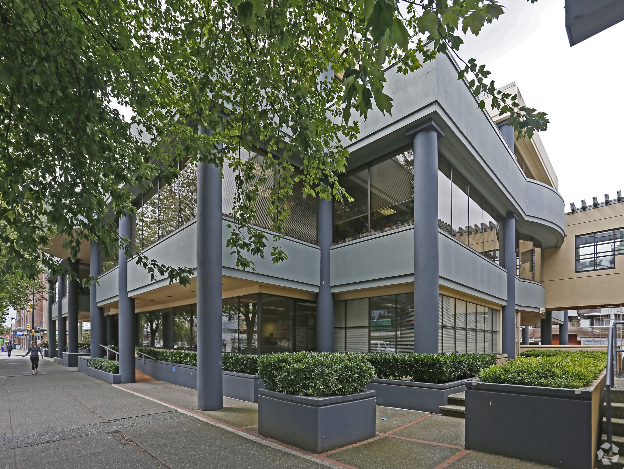 2165 W Broadway, Vancouver, BC à louer Photo principale– Image 1 sur 9