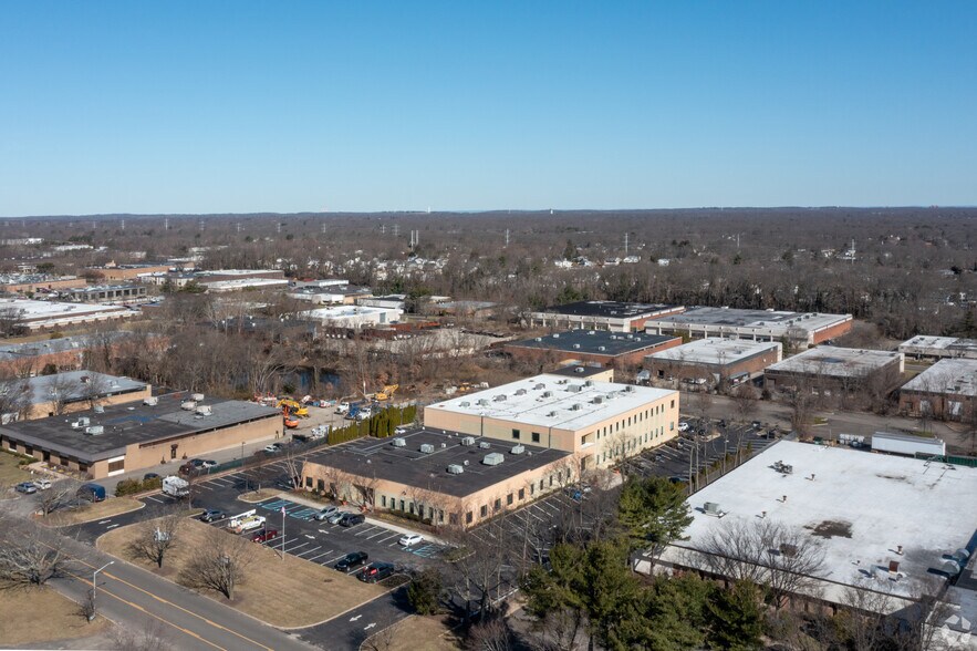 135 Engineers Rd, Hauppauge, NY à louer - Aérien – Image 3 sur 12