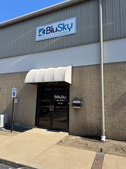 10600 Colonel Glenn Rd, Little Rock, AR à louer - Photo de l’immeuble – Image 2 sur 8