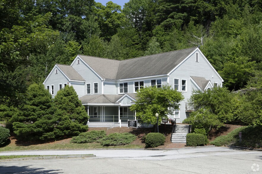401 Gilford Ave, Gilford, NH à vendre - Photo principale – Image 1 sur 116