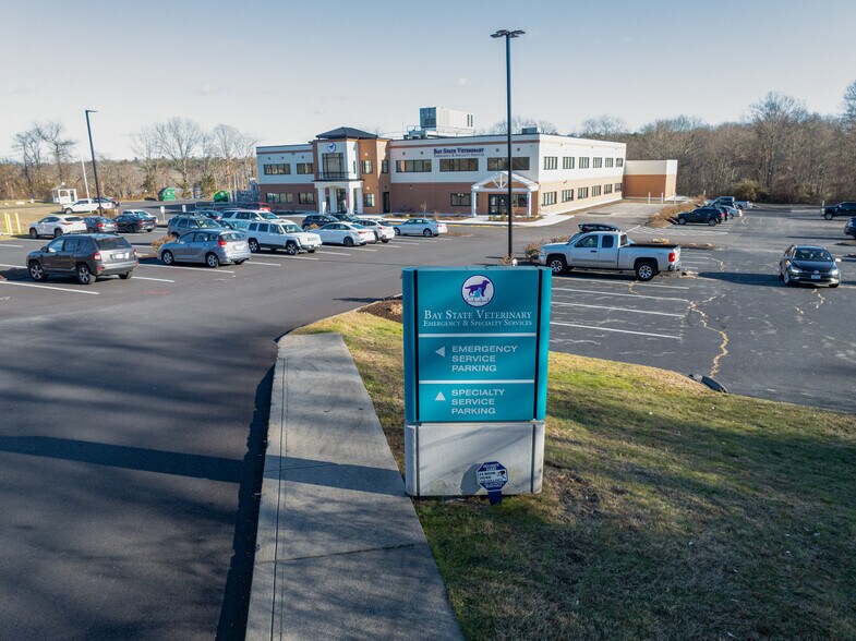463 Swansea Mall Dr, Swansea, MA à vendre - Photo de l’immeuble – Image 3 sur 4