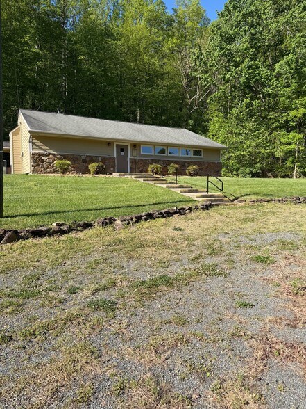 426 Eades Ln, Lovingston, VA à vendre - Photo de l’immeuble – Image 2 sur 21
