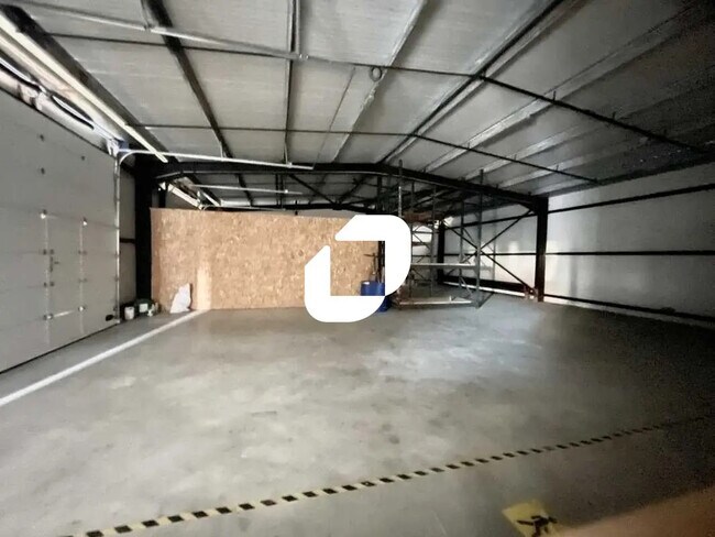 Plus de détails pour Bureau, Local d'activités à louer