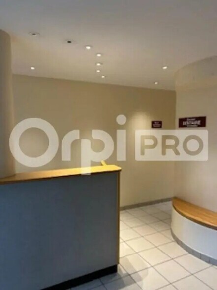 Bureau dans Villenoy à vendre - Hall d’entrée – Image 2 sur 8