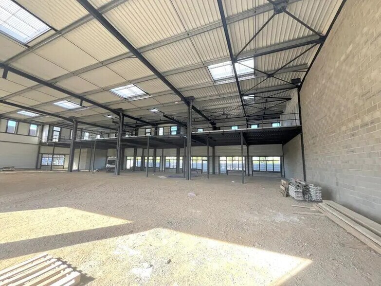 Local d'activités dans Buchelay à vendre - Photo de l’immeuble – Image 3 sur 11
