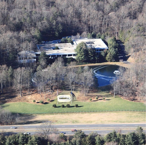 584 Derby Milford Rd, Orange, CT à vendre - Aérien – Image 2 sur 4