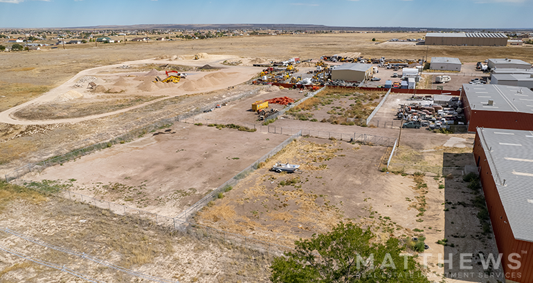 589 E Industrial Blvd, Pueblo West, CO à louer - Photo de l’immeuble – Image 2 sur 4