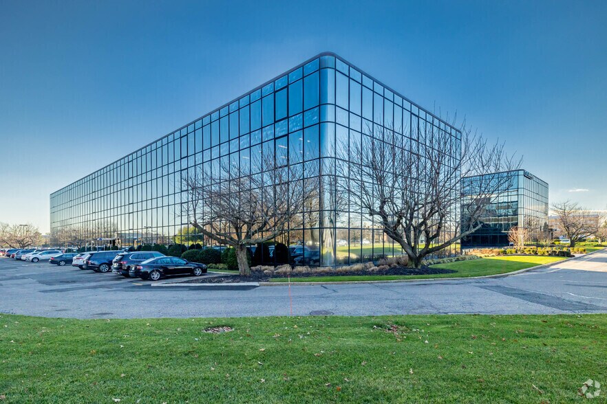 445 Broadhollow Rd, Melville, NY à louer - Photo principale – Image 1 sur 9