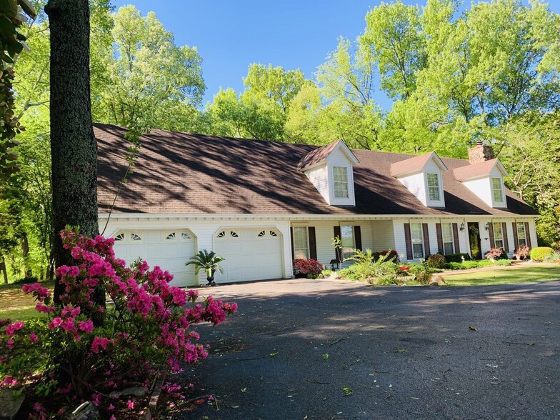 1355 Goodman Rd, Southaven, MS à vendre - Photo de l’immeuble – Image 1 sur 2