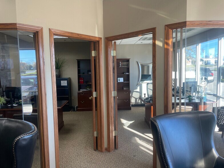 3800 100th St, Urbandale, IA à louer - Photo de l’immeuble – Image 2 sur 10