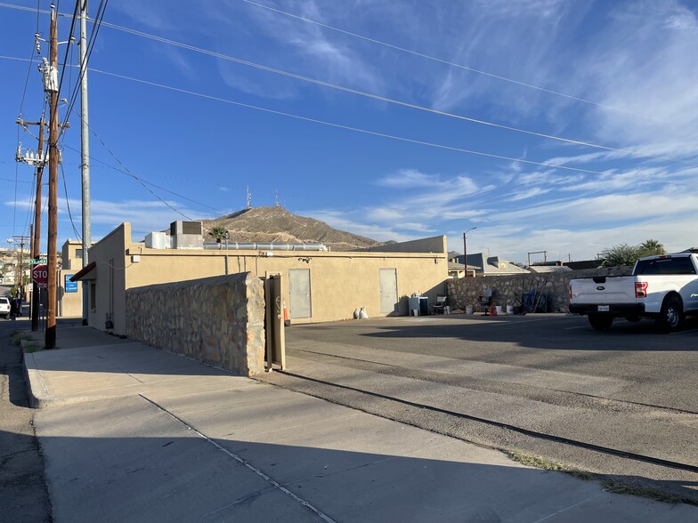 1700 E Yandell Dr, El Paso, TX à louer - Photo de l’immeuble – Image 3 sur 3