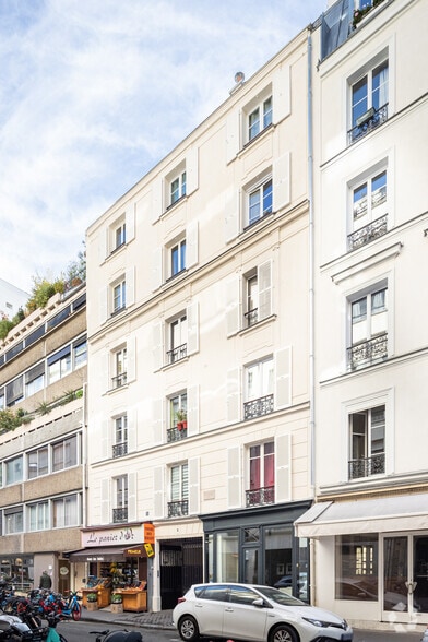 Immeuble residentiel dans Paris à vendre - Photo principale – Image 1 sur 3
