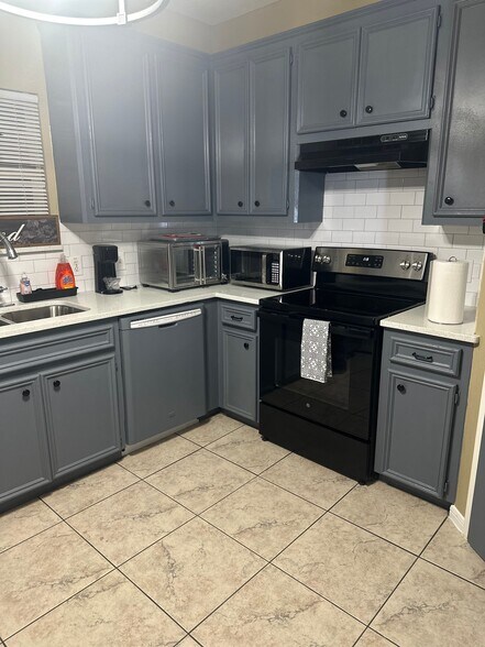 8Unit Income Producing Duplex Portfolio portefeuille de 4 biens à vendre sur LoopNet.fr - Photo de l’immeuble – Image 3 sur 9