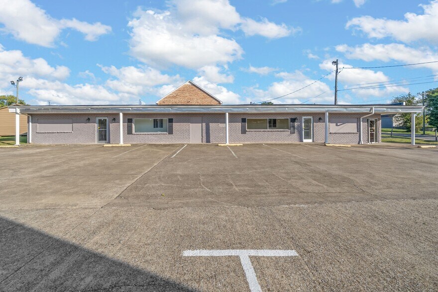 124 10th St, Clarksville, TN à vendre - Photo de l’immeuble – Image 2 sur 38